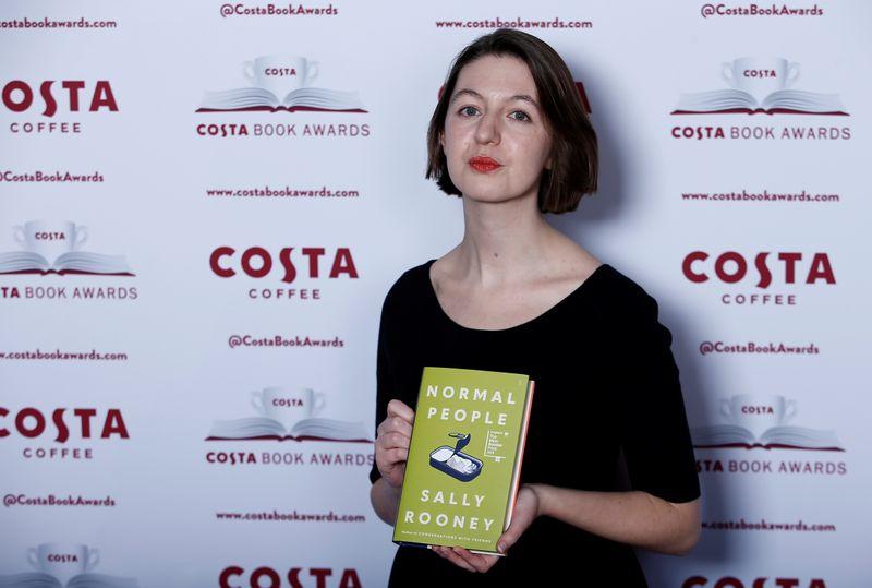 Normal People’la 2018’de İngiltere’de Costa Book Award’ı kazanan Sally Rooney aynı yıl Man Booker Prize’a aday gösterilmişti.