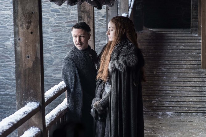 Sansa'yla Littlefinger ilişkisinde gelişme var. 