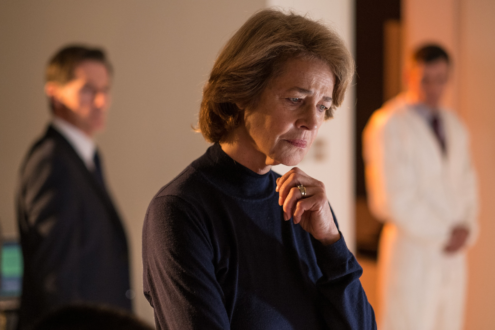 Charlotte Rampling, Alex’in annesi Frances rolünde.